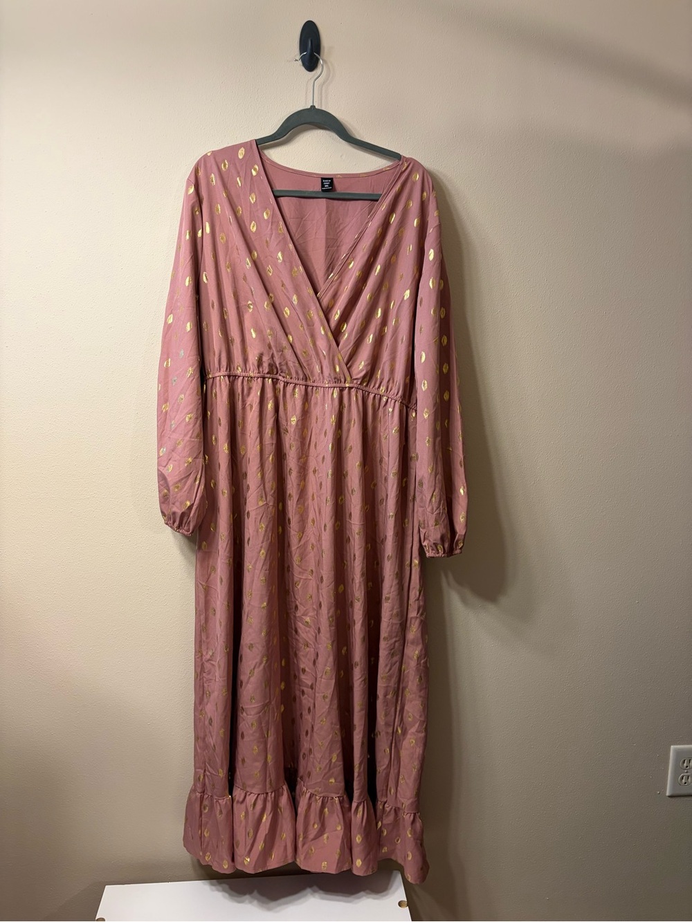 Women’s Pink Long Sleeve V-Neck Maxi Dress with Gold Accents